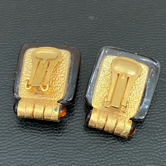 Vintage Unsigned Amber Lucite Victorian Lady Cameo Clip Earrings 22.6g - Picture 14 of 14